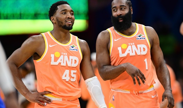 足彩-张佳玮：猛龙躲开了克星尼克斯 但哈登也是猛龙杀手且还有米切尔